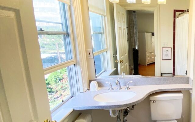 Ginkgo House on Harvard