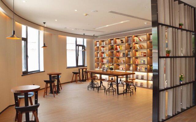 Hanting Hotel Qingdao Yan'an 3rd Road Zhiquan Road Metro Station
