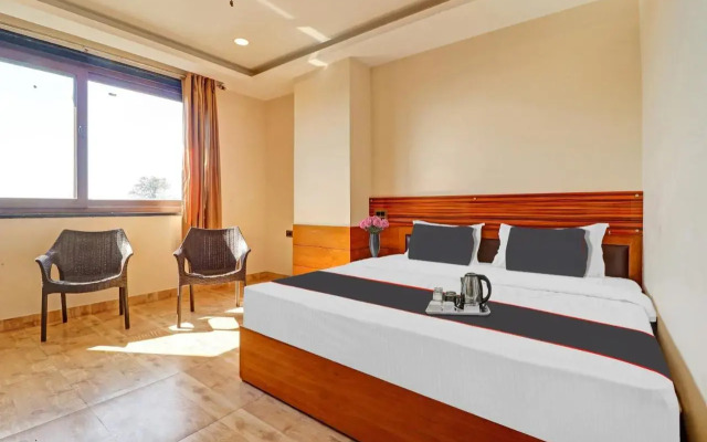 Oyo 703086 Hotel Shri Rooms & Restaurant