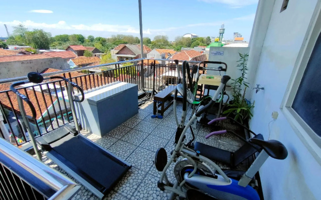 Central City Family Residence by OYO Rooms