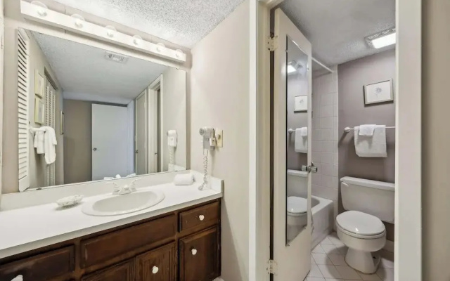 2070 Beachwood