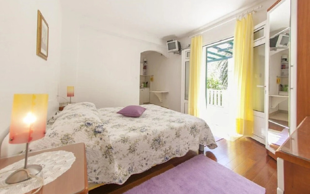 Cvita - 150 m From Pebble Beach - SA1