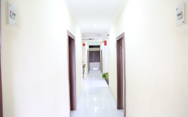 OYO 8997 Angeethi Hotel