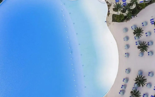 Balmoral Lakeside 5br 4ba House