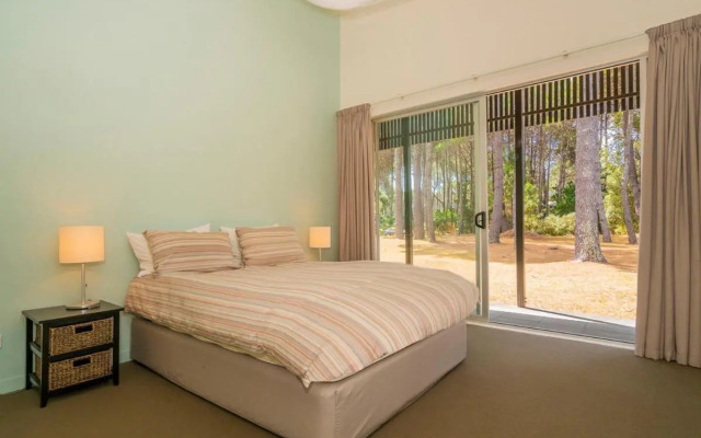 The Golden Hideaway - Matarangi Holiday Home