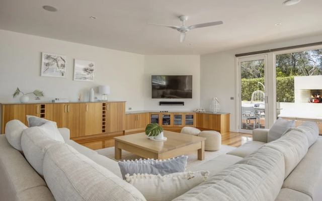 The Sanctuary: Stunning. Hot tub spa + Linen