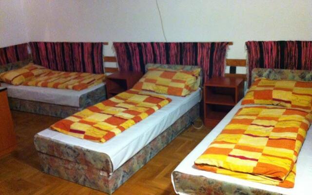 Season Hostel 2