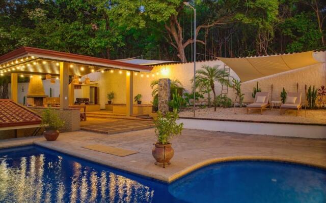 Few Steps to Beach Private Pool and Jacuzzi