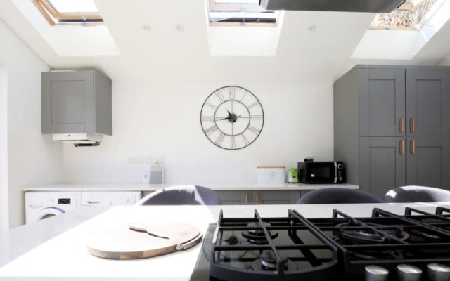 Modern, Chic 2BR Townhouse in Central Oxford