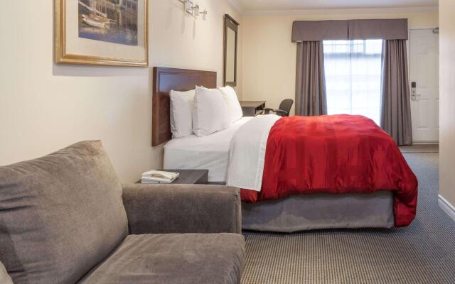 Knights Inn - Kingston ON
