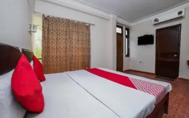 OYO 15512 Hotel Shivalaya