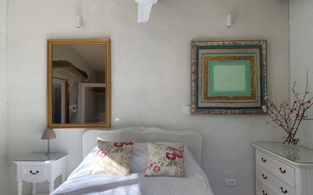 Beautiful Rustic Farmhouse Apartment With Pool