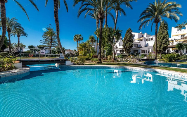 Newly renovated 3 bedroom apt next to Puerto Banús