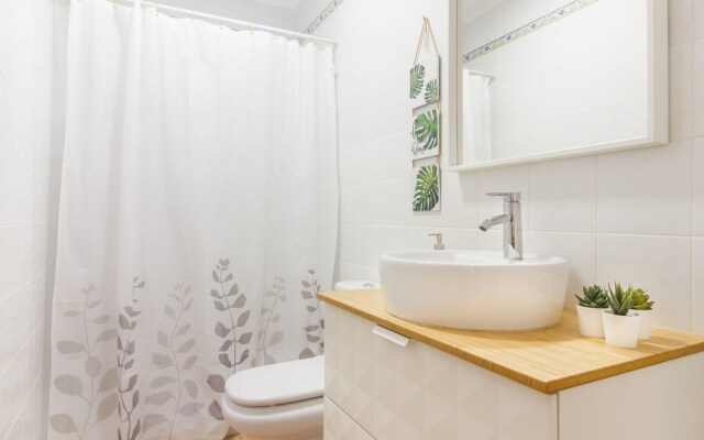 New Apartment With Charm by Robertapatments