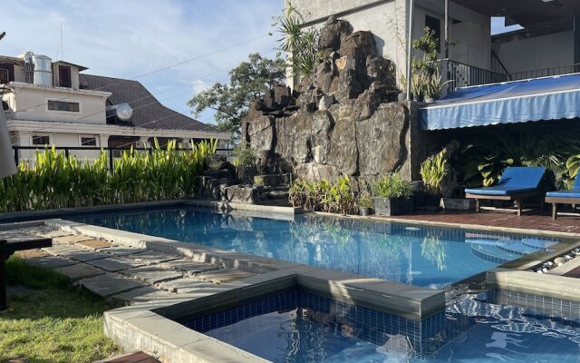 JJ City Centre Suites