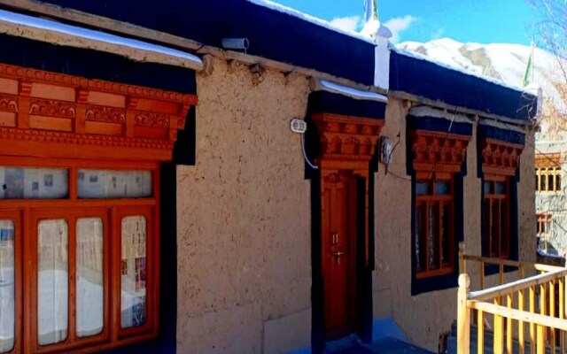 TIH Chomal Huts