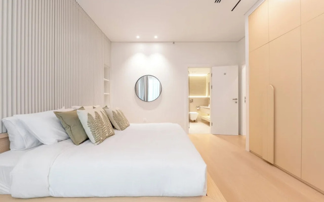 Upgraded 1BR in Marina - Calming Views