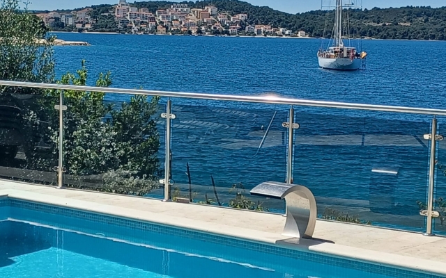 Apartment Marija - 10 m from pebble beach: A1 Trogir, Riviera Trogir