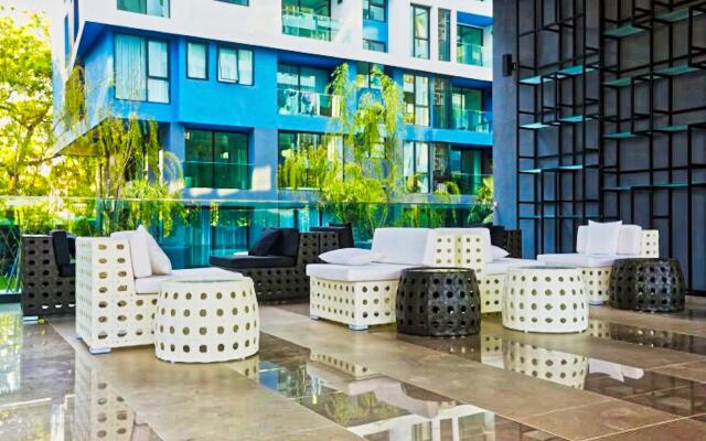 Acqua Condominium