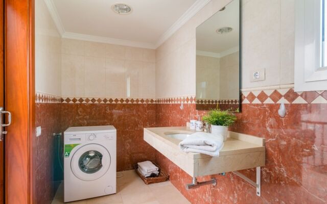 Spacious Apartment in Cruce de Arinaga With Terrace