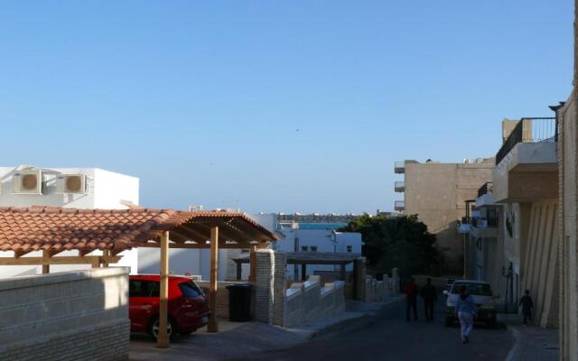 Mini-Studio With Free Private Beach