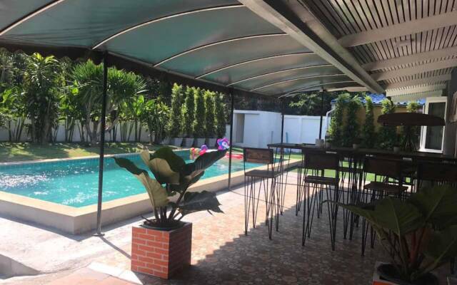Pattaya Thai Earawan Pool Villas
