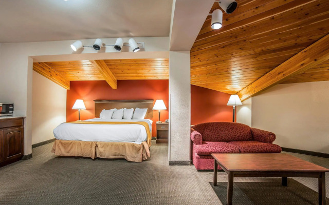 Comfort Inn & Suites Near University of Wyoming