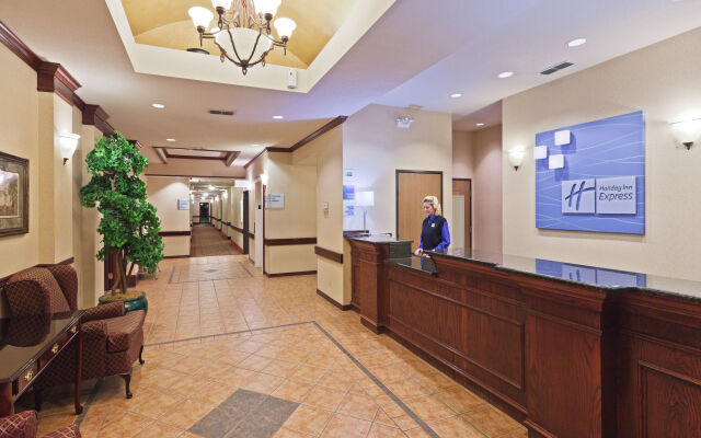 Holiday Inn Express And Suites by IHG