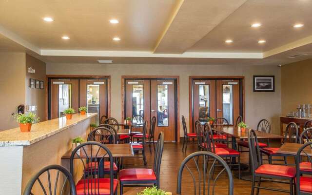 Comfort Suites Redding - Shasta Lake