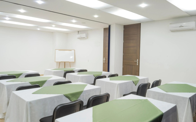 Apartamentos Regency La Feria