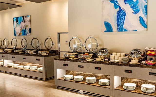 Mercure Dubai Barsha Heights  Suites And Apartments