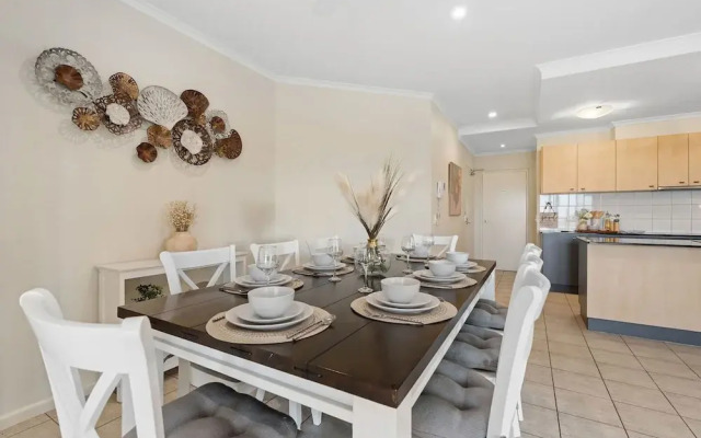 Waterfront Retreat Sea Views - Huge Pool - BBQ
