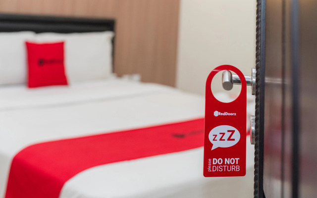 RedDoorz Syariah near Marvell City Mall 2