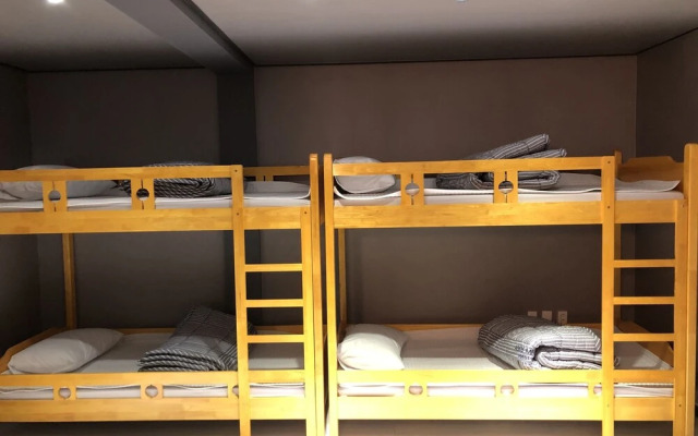 Adios - Hostel