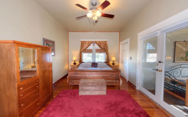 Mesquite Creek Historic Farmhouse