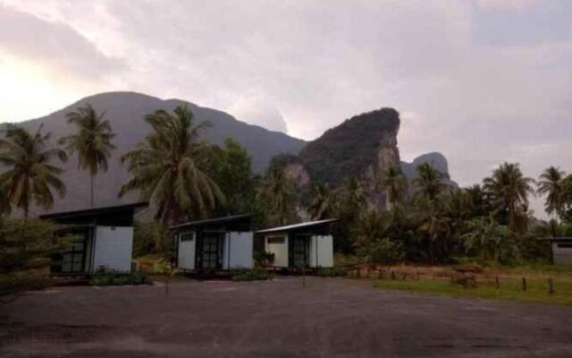Baan Rim Nam Resort by ZUZU