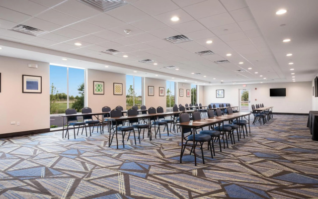 Holiday Inn Express & Suites Chicago - Hoffman Estates by IHG