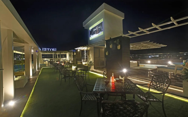 Xenious LN Courtyard Hotel