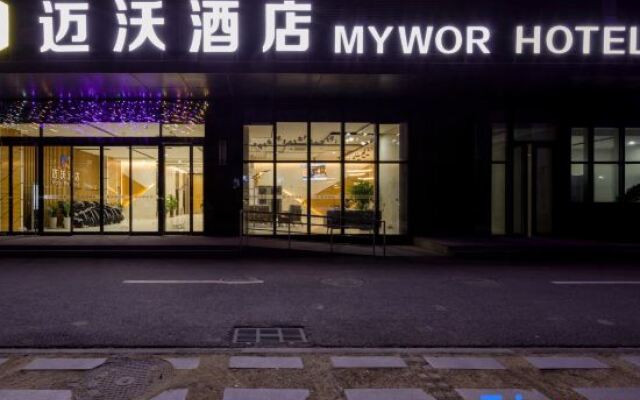 Maiwo Hotel (Zhengzhou East Railway Station Lianbang Building)