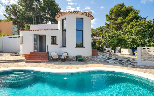Villa for 10 with swimming pool and sea view