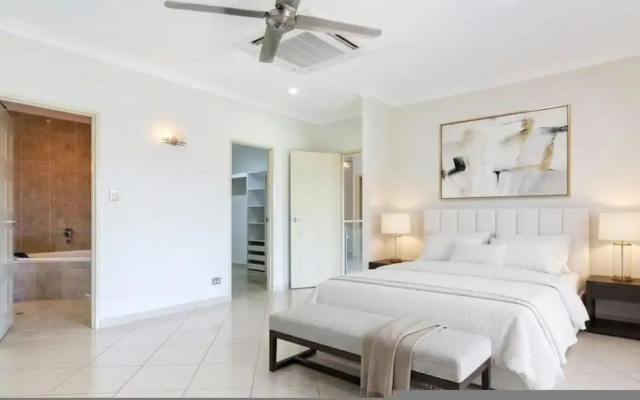 Zenlux Rosewater Pool Marina Deck Bayview Pad – Guest Rooms – Darwin