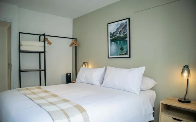 Majestic 2BR With Modern Pool in Miraflores
