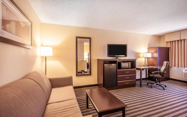 Quality Inn & Suites Vancouver - Hazel Dell