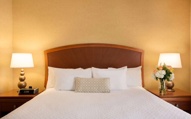 Embassy Suites by Hilton Greensboro Airport