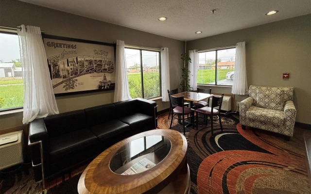 Super 8 by Wyndham Paris IL