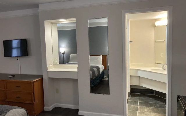 Budget Host Inn- Medical Center