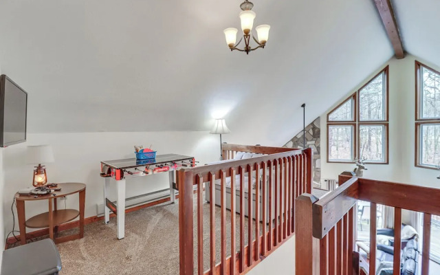 Serene Poconos Cabin w/ Hot Tub & Beach Access!