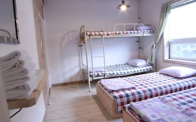 Aria Guesthouse - Hostel