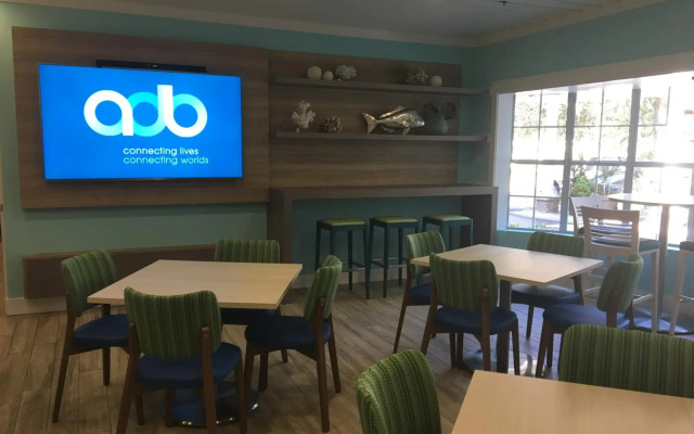Palmera Inn and Suites