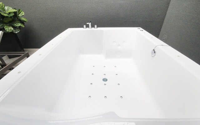 Changwon Jinhae Yongwon Hotel VIN